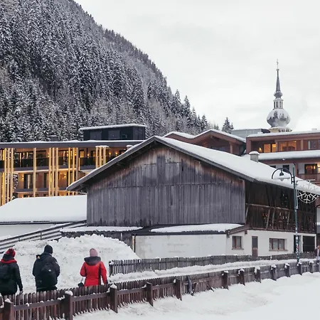 ホテル Kirchenwirt カウナータール